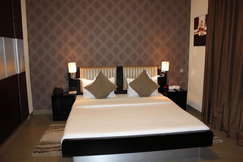 Royal Ascot Hotel Apartment - Kirklees 2 Dubai Bagian luar foto