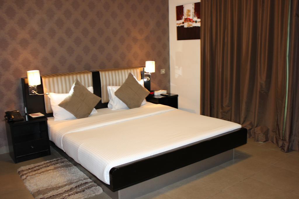 Royal Ascot Hotel Apartment - Kirklees 2 Dubai Bagian luar foto