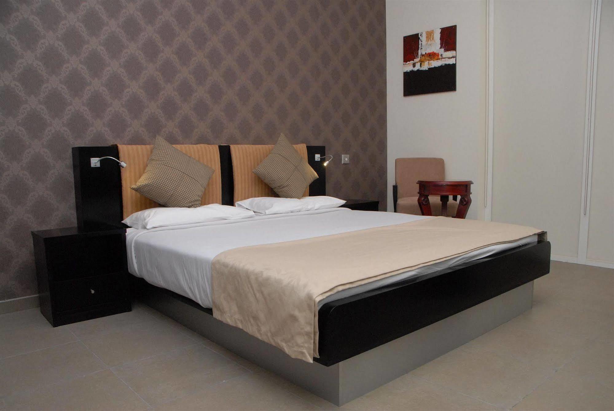 Royal Ascot Hotel Apartment - Kirklees 2 Dubai Bagian luar foto